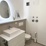 Апартаменты Urban Retreat - & Free Parking