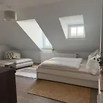 Urban Retreat - & Free Parking